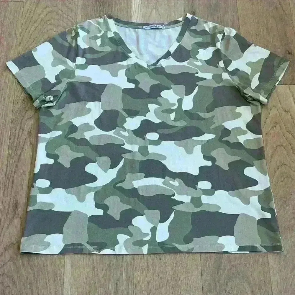 Michelle Mae Camo V-Neck T-Shirt Size 2XL
